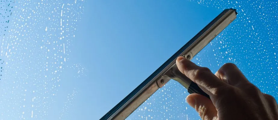Putsa fönster med ättika – ett naturligt knep som funkar
