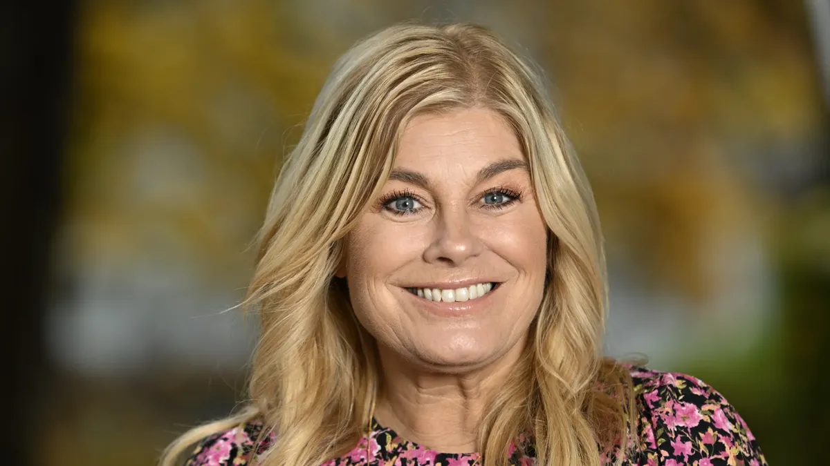 Hur gammal är Pernilla Wahlgren egentligen?