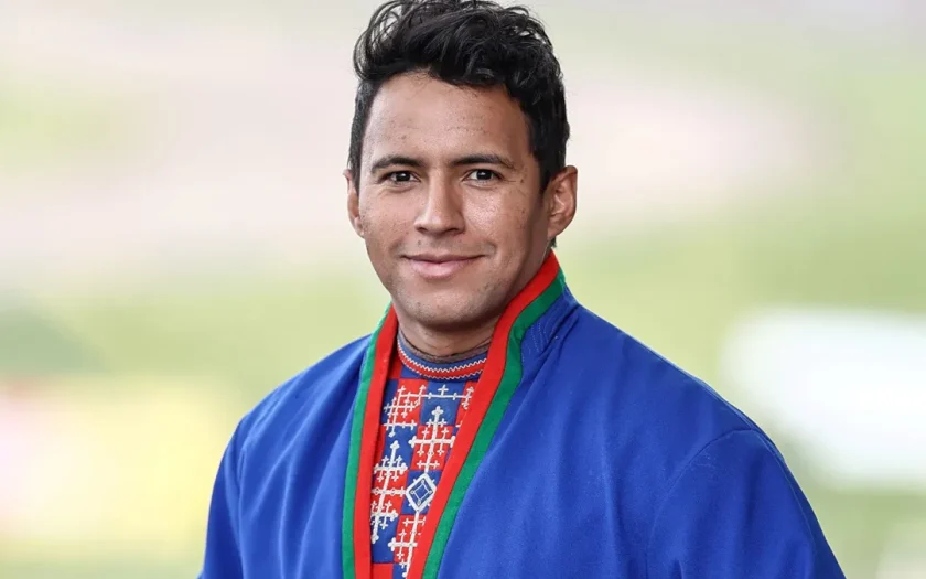 hur lång är jon henrik