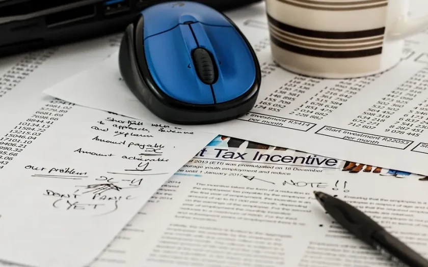 Illustration av det svenska skattesystemet med skatteberäkning och blanketter